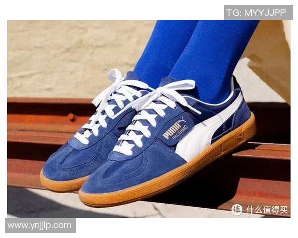 足球明星白鞋时尚搭配全景展示让你领略球场风采与潮流魅力